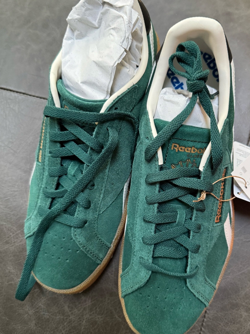 Reebok Suede Low-Top Sneakers with Gum Sole collegiate green 11.5 women /10Mens - Picture 13 of 15